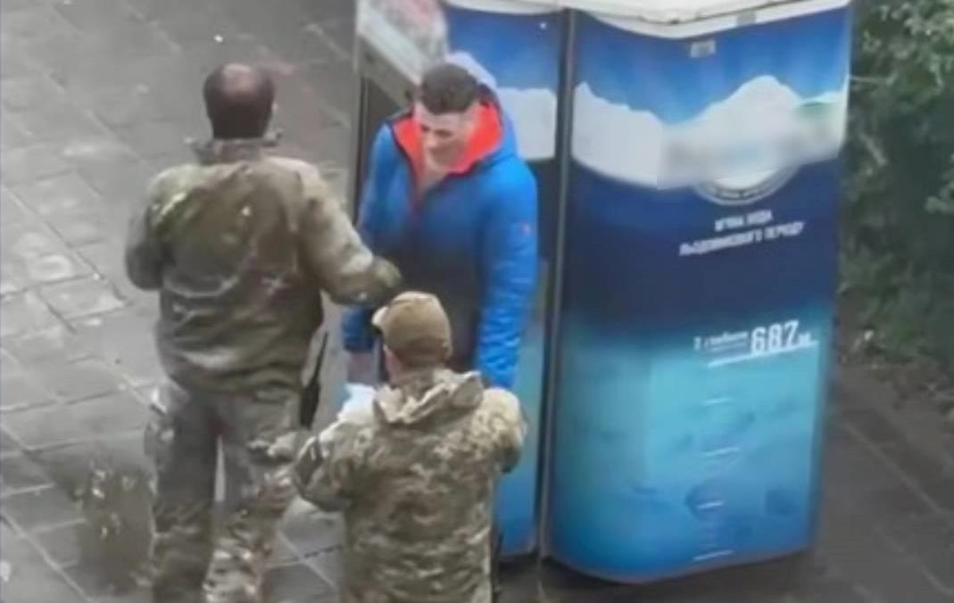 В Харкові працівнику ТЦК оголосили підозру за побиття чоловіка