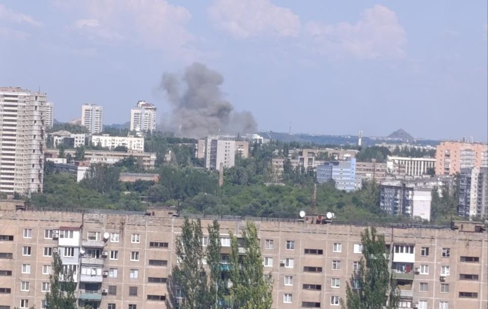 Соцмережі заявили про “приліт” в центрі Донецька