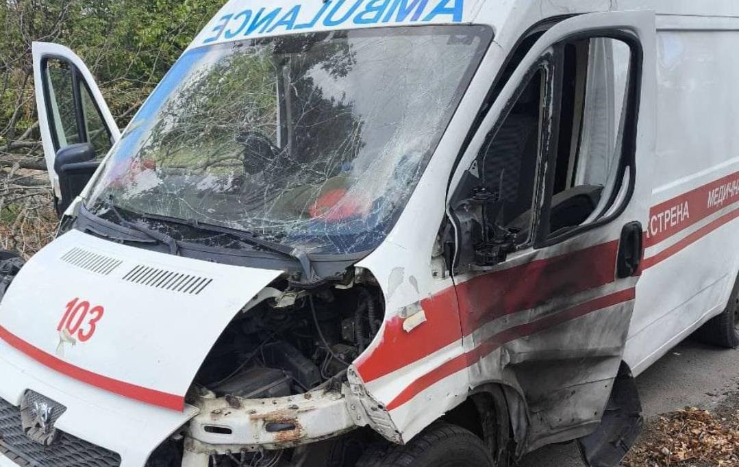Російський дрон влучив у “швидку” на Харківщині