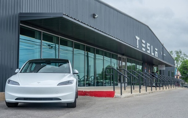 Автопілот Tesla має проблеми на залізничних переїздах – ЗМІ
