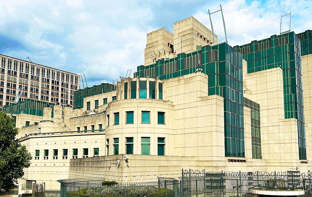 Британія запустить портал для залучення шпигунів на території Росії