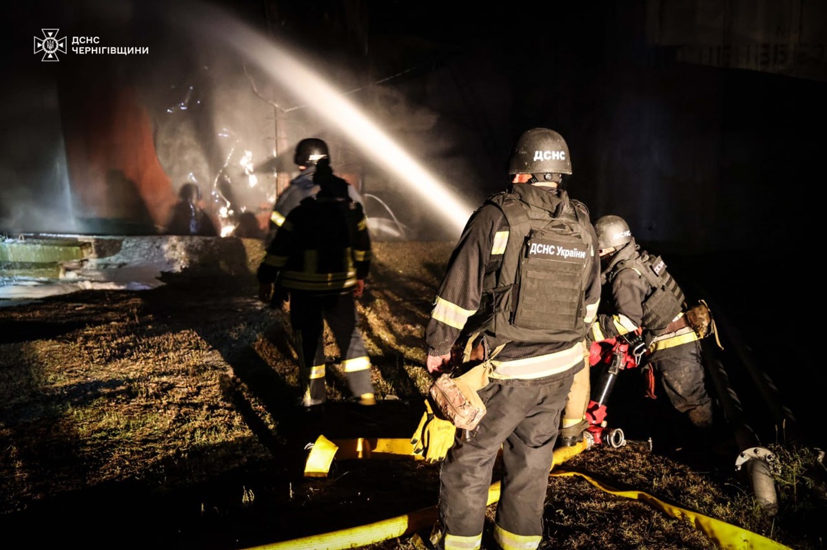 Новини України - На Чернігівщині росіяни вдарили по рятувальниках