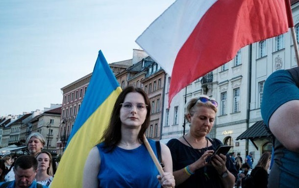 Навроцький підписав закон про продовження допомоги українським біженцям