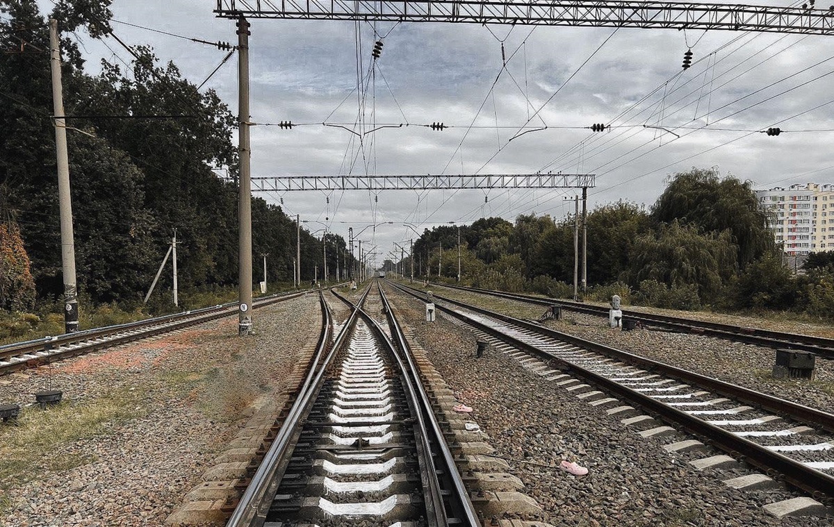 Під Києвом пасажирський поїзд на смерть збив пенсіонерку