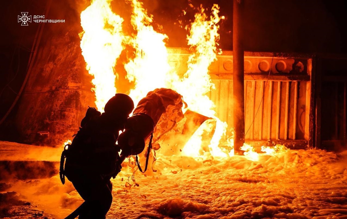 Росіяни поранили чотирьох рятувальників на Чернігівщині