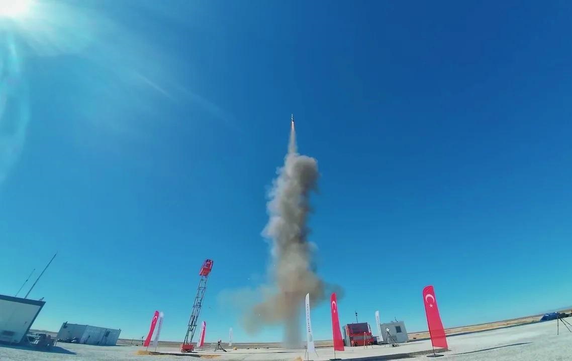 Туреччина провела запуск власної далекобійної ракети з морської платформи