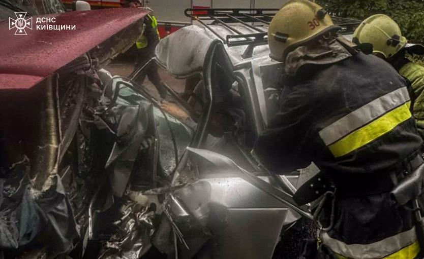 У ДТП на Київщині загинула людина, четверо постраждали