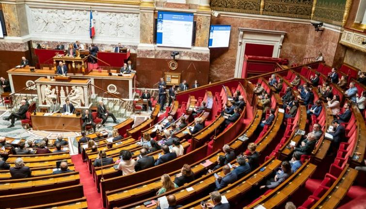 У Франції активіст надіслав депутатам 600 презервативів