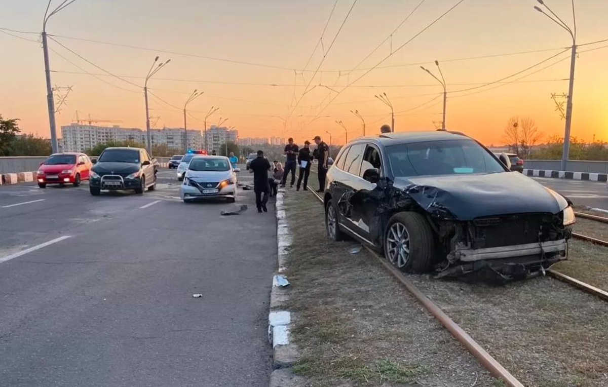 У Харкові 14-річний хлопець за кермом авто скоїв ДТП