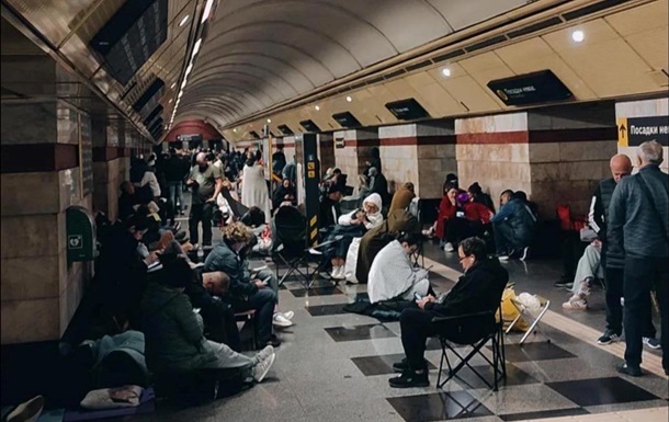 У Києві та області вибухи: по Шахедах працює ППО