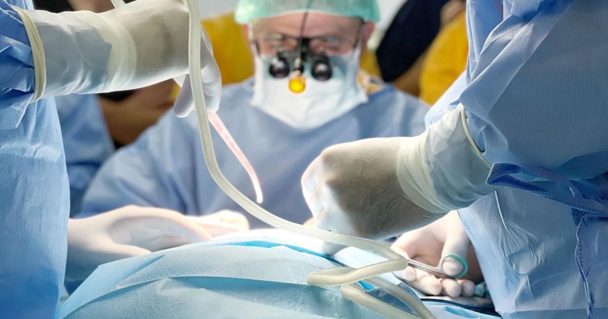 Воїну, який повернувся з трирічного полону РФ, видалили кулю з серця