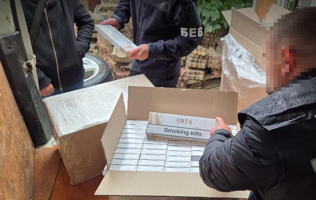 БЕБ викрило незаконне виробництво сигарет на Одещині