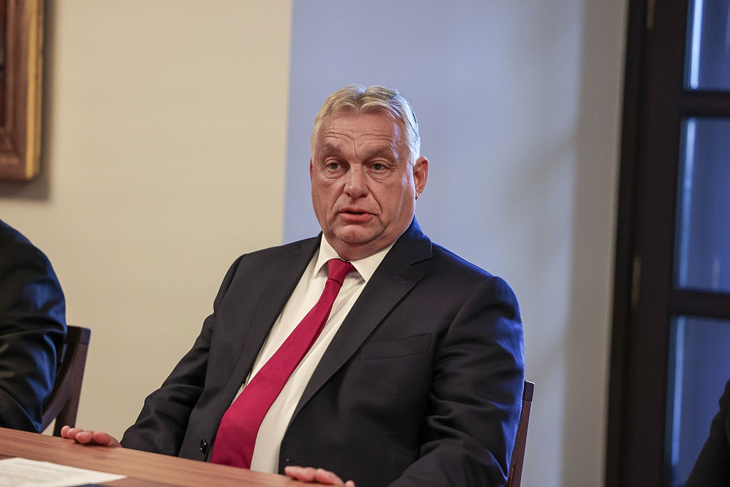 Блокування та суверенітет. Конфлікти з Угорщиною