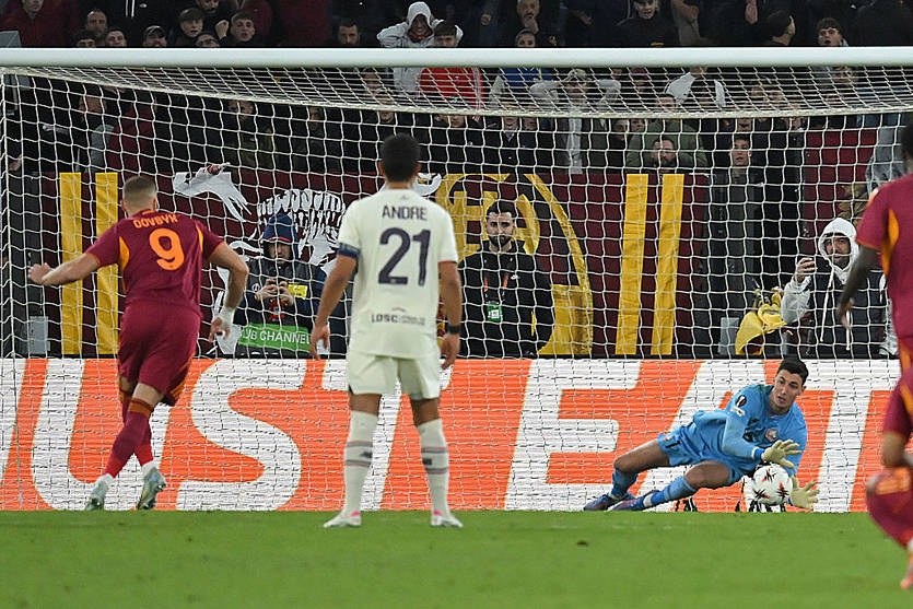 Довбик про епізод з двома незабитими пенальті: Треба було йти бити третій