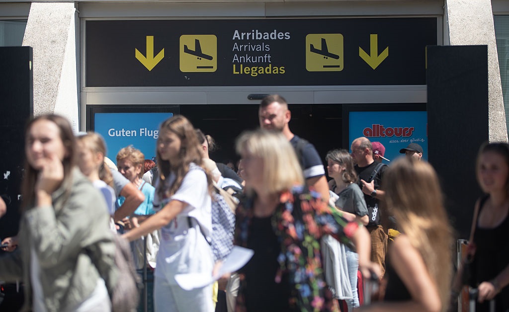 Дрон паралізував роботу аеропорту в Іспанії