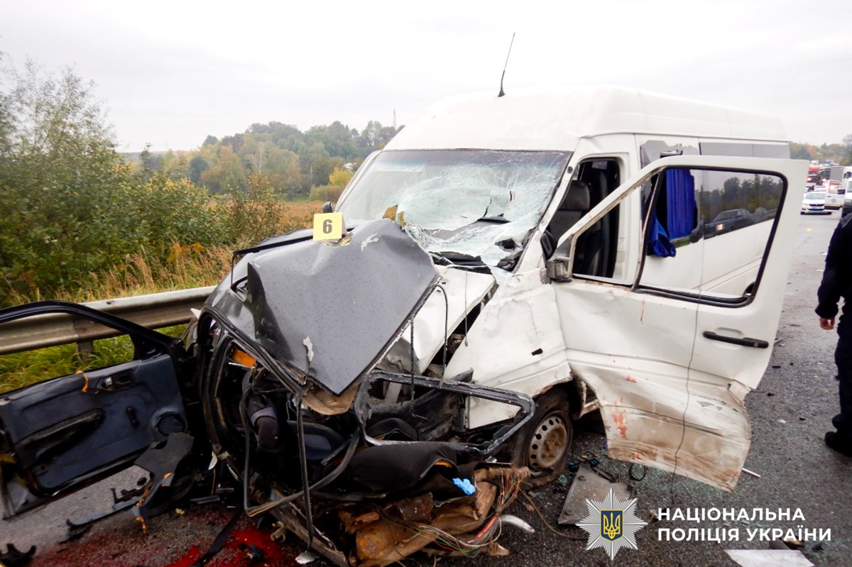 ДТП на Рівненщині: загиблий і 6 постраждалих