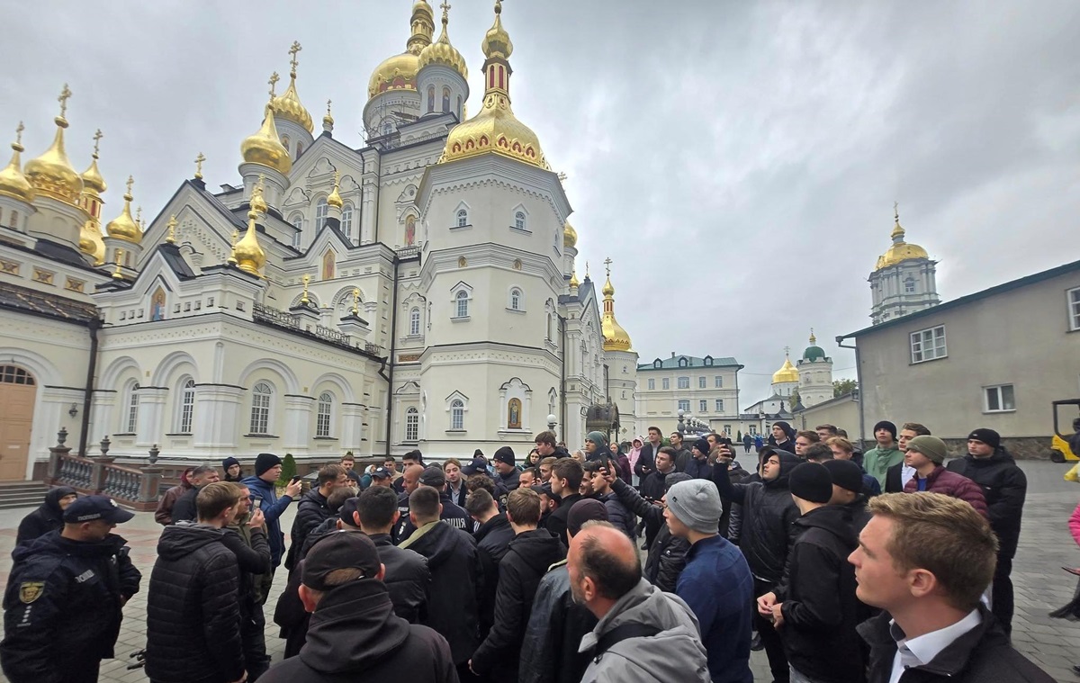 Поліція розслідує провокації в Почаївській лаврі під час обшуків