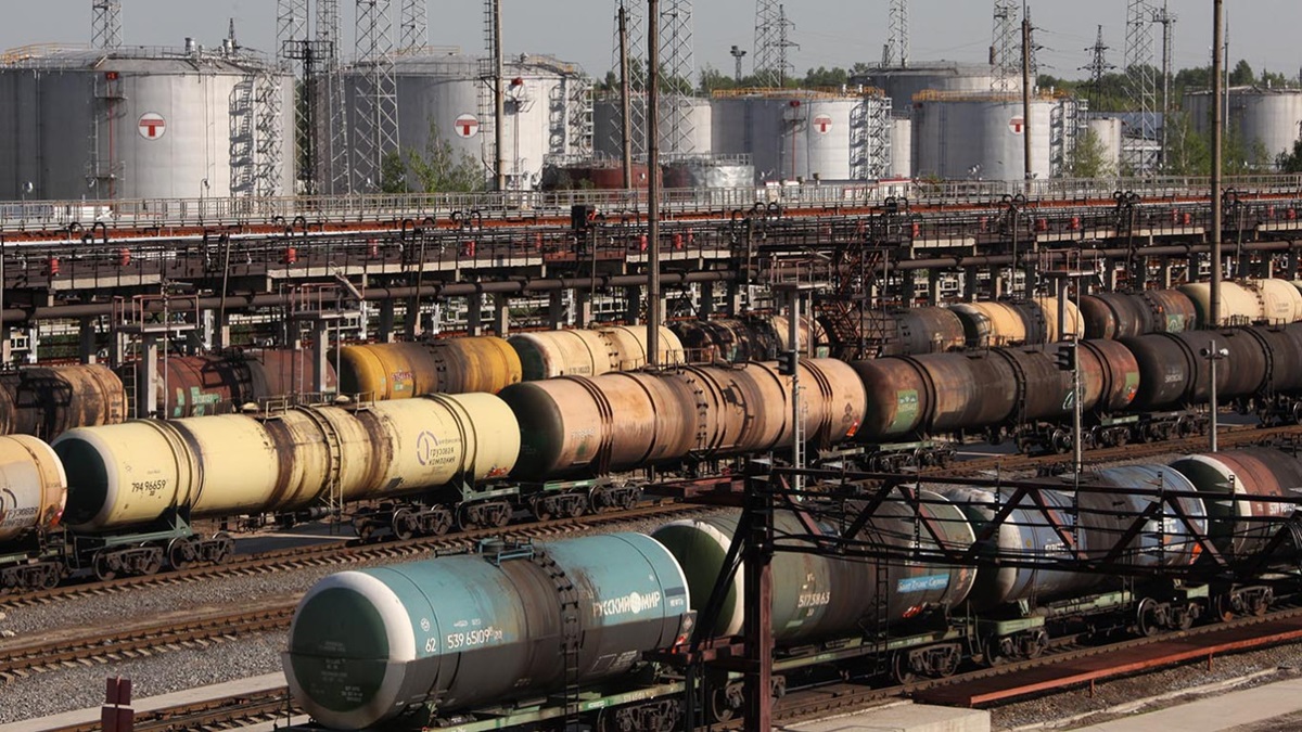 Росія може стати залежною від імпорту пального на 60% – розвідка