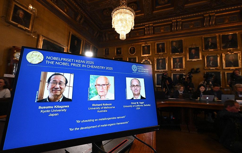 Стали відомі лауреати Нобелівської премії-2025 з хімії