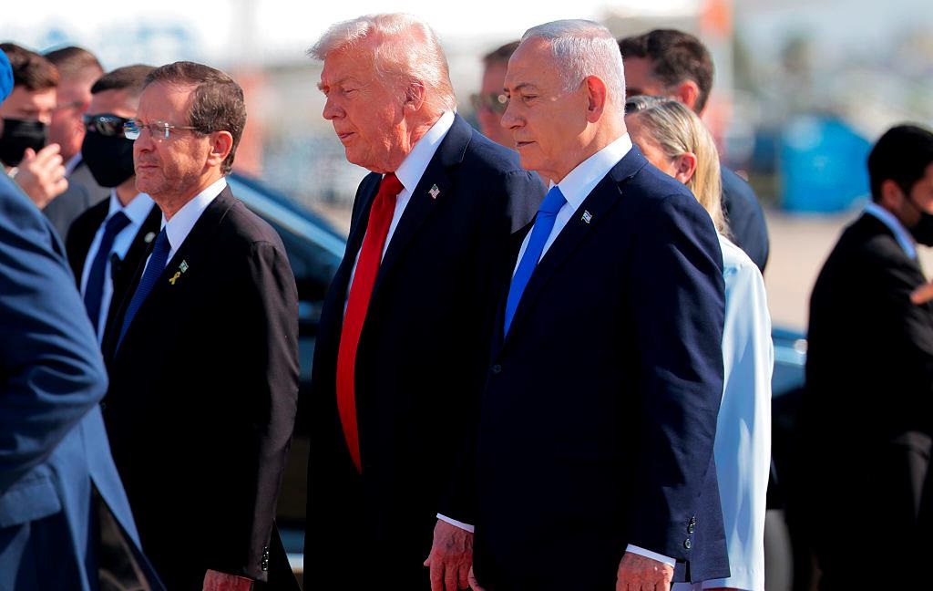 Трамп прилетів в Ізраїль на тлі звільнення заручників з полону ХАМАС