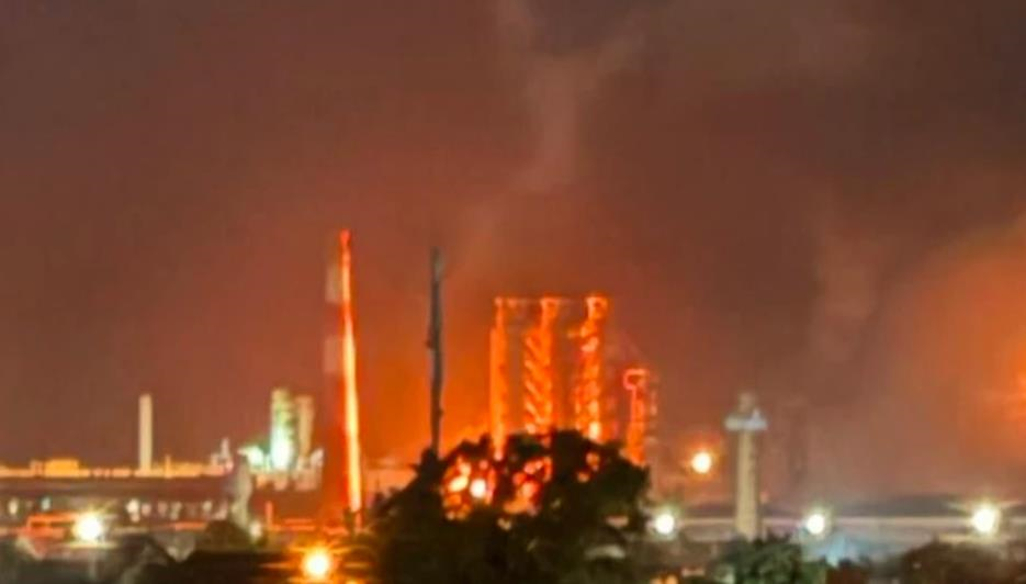 У Росії зупинив роботу один з найбільших НПЗ – ЗМІ