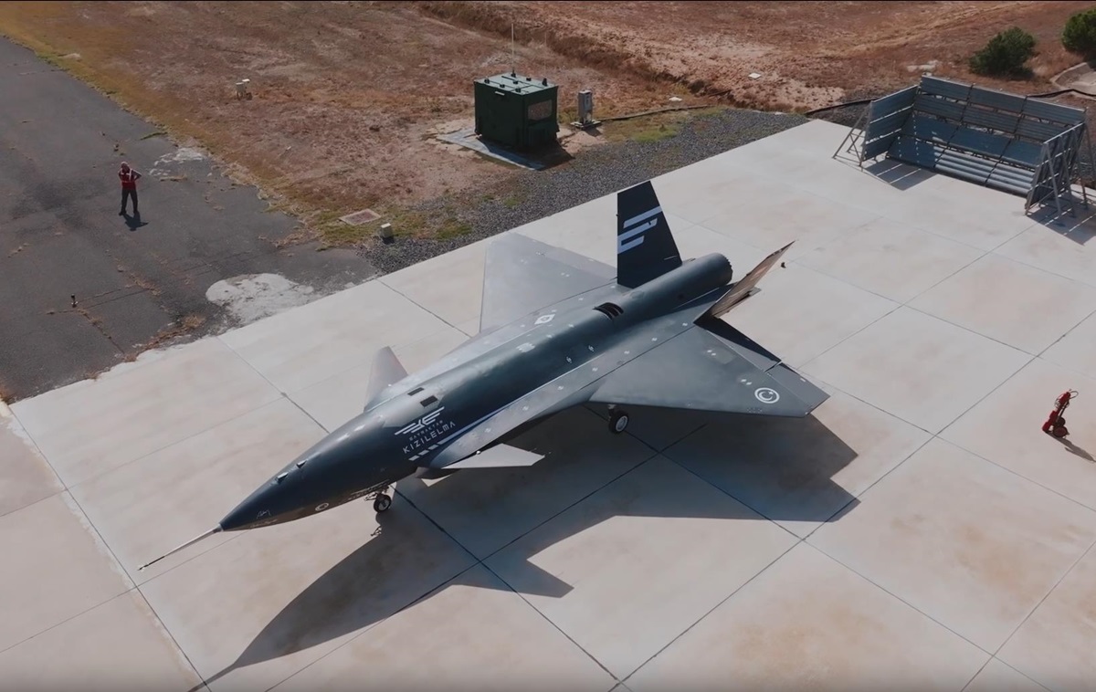 У Туреччині показали випробування безпілотного винищувачв Kızılelma