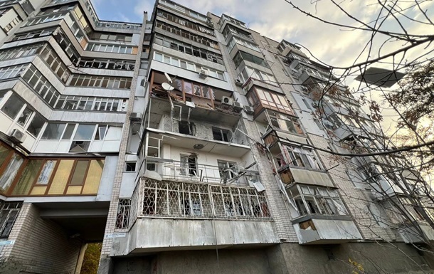 Удар по Херсону: є загибла, четверо поранених