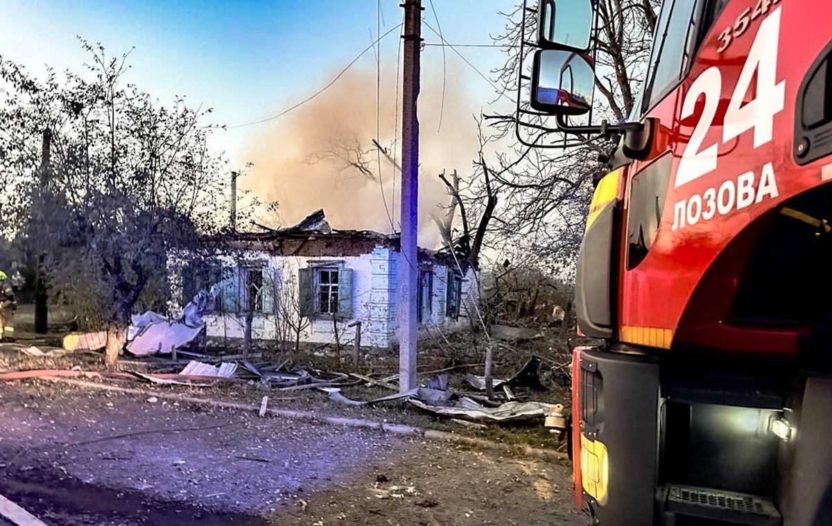В Лозовій четверо поранених через удар російської бомби