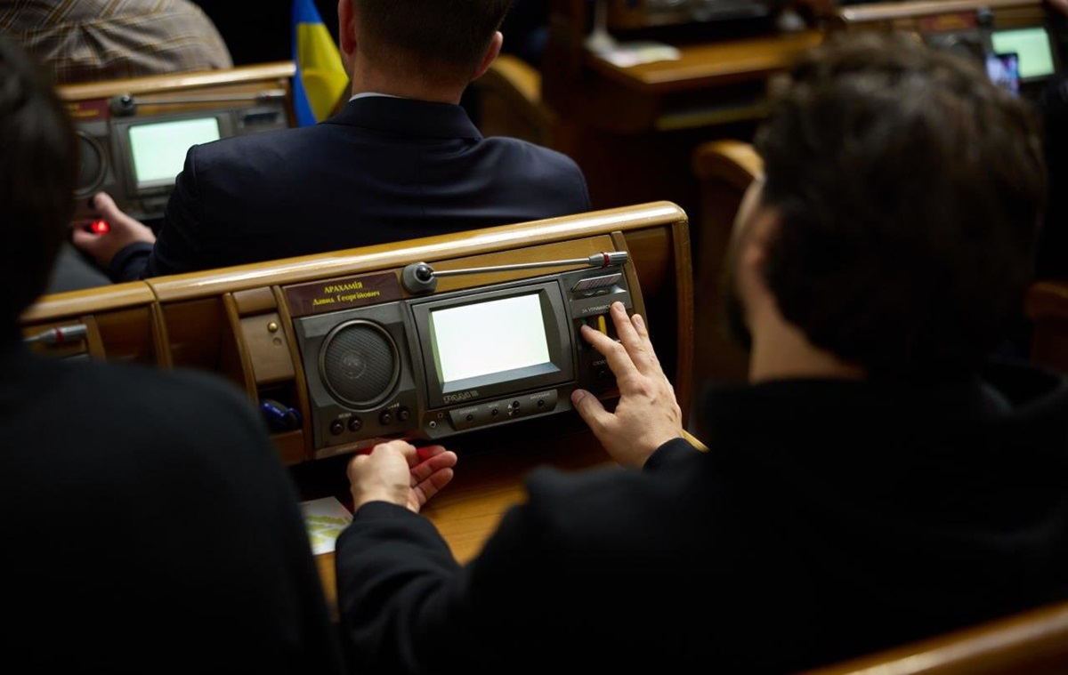 В Україні продовжили воєнний стан і мобілізацію