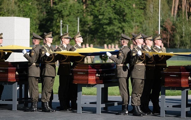 В Україні ухвалили закон про перепоховання загиблих військових