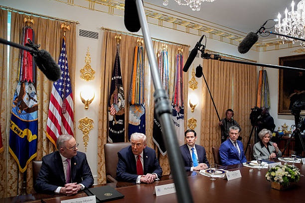 Високопосадовці Трампа оселяються на військових базах – ЗМІ