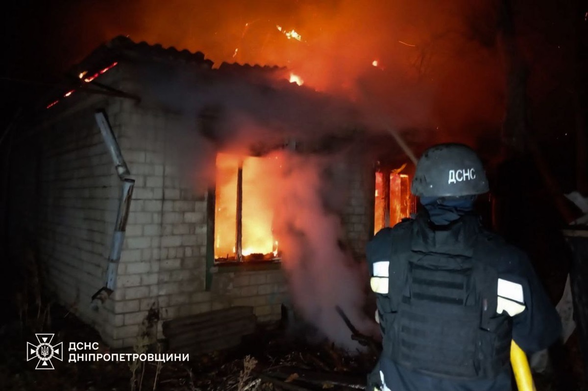 Війська РФ атакували Дніпропетровщину, виникла пожежа