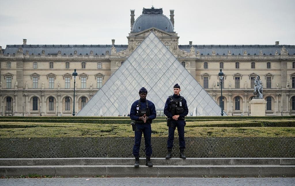 Затримано злодіїв, які пограбували Лувр – ЗМІ