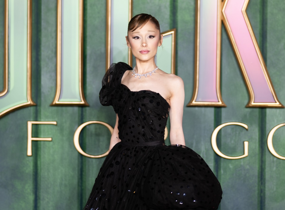 Блогер напав на Аріану Гранде на прем’єрі Wicked у Сінгапурі