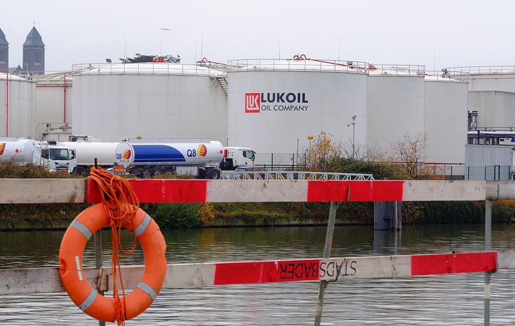Британія зробила для Lukoil International виняток із санкцій