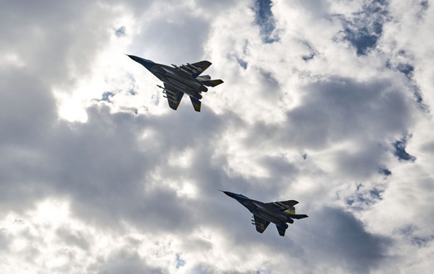 Повітряні сили показали роботу техніків F-16