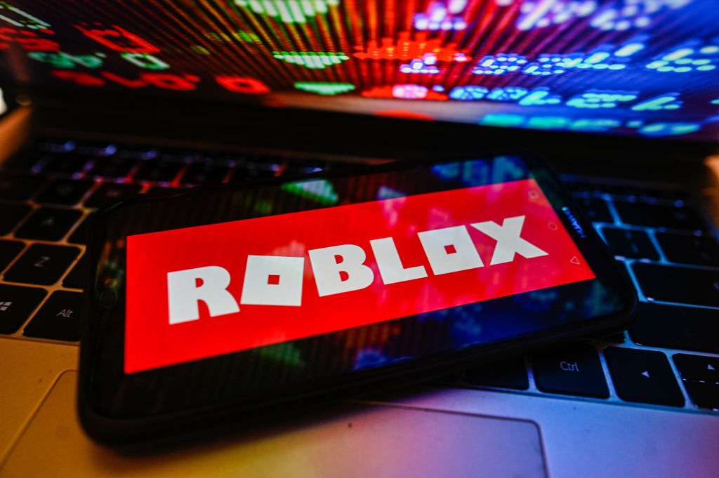 Roblox заблокує дітям можливість спілкуватися з дорослими