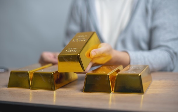 Росія вперше почала розпродавати свій золотий запас