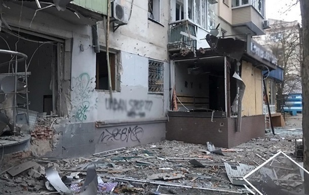 Росіяни вдарили по Херсону, двоє постраждалих