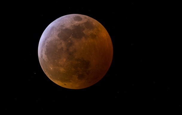 Стало відомо, коли українці зможуть побачити Бобровий супермісяць