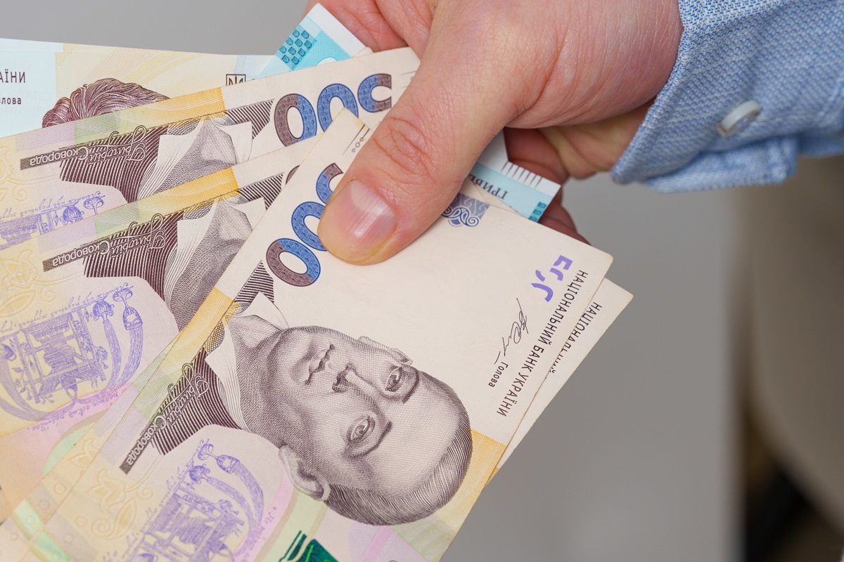 Стартували перші виплати тисячі Зимової підтримки