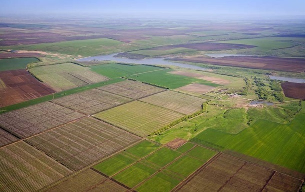 В Україні за чотири роки реалізували понад 30 тисяч земельних ділянок