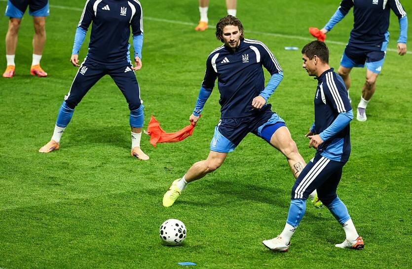 Збірні України та Франції обрали форму на матч