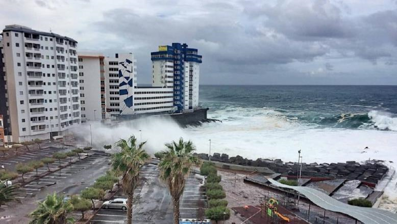 Новини світу - На Тенеріфе піднялася гігантська хвиля, є жертви