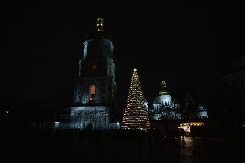 У столиці засяяла головна ялинка країни