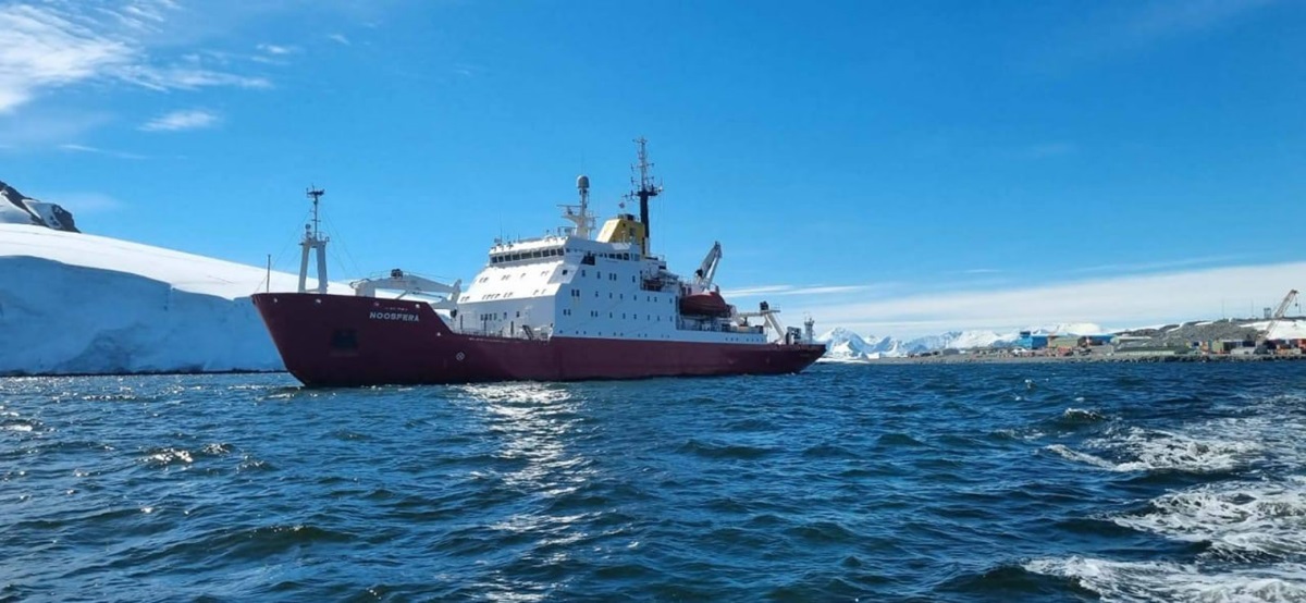 Новини світу - Український криголам Ноосфера вперше перетнув Південне полярне коло