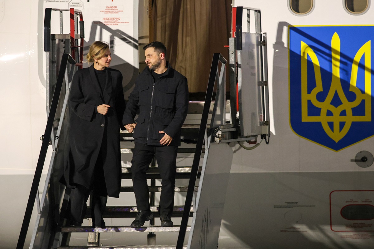 В ОП прокоментували переслідування дронами літака Зеленського