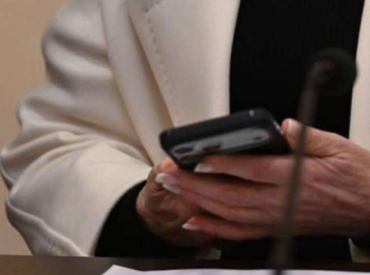 IPhone 13 і лише Signal Прокурор розкрив шпигунські методи зв’язку Тимошенко з нардепом Копитіним