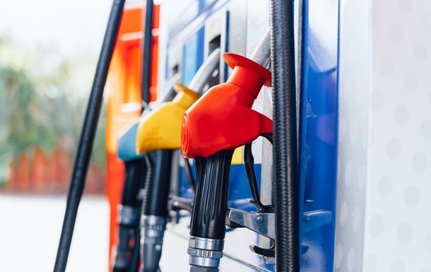 Жителі Рязані скаржаться на дефіцит бензину після зупинки НПЗ