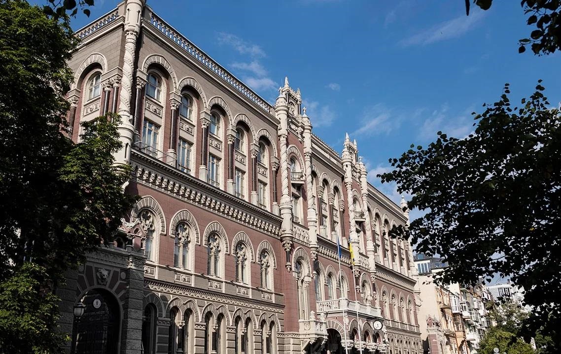 Нацбанк почав знижувати курс гривні